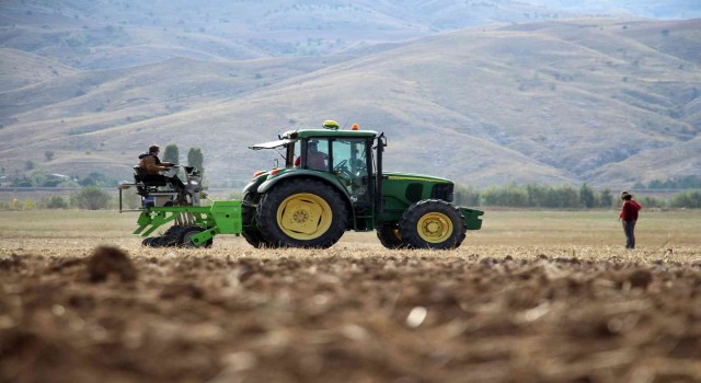 Bilim tarlasında bin 500 farklı buğday genotipi tohumu toprakla buluştu