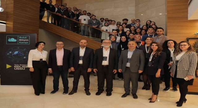 Bilişim uzmanları yetişmeye devam ediyor