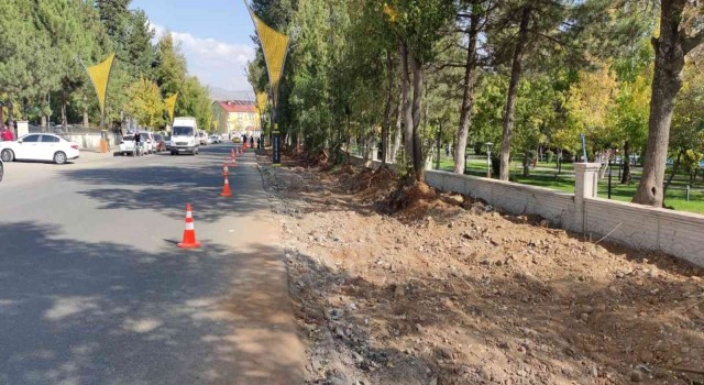 Bingölde yol çalışmaları sürüyor