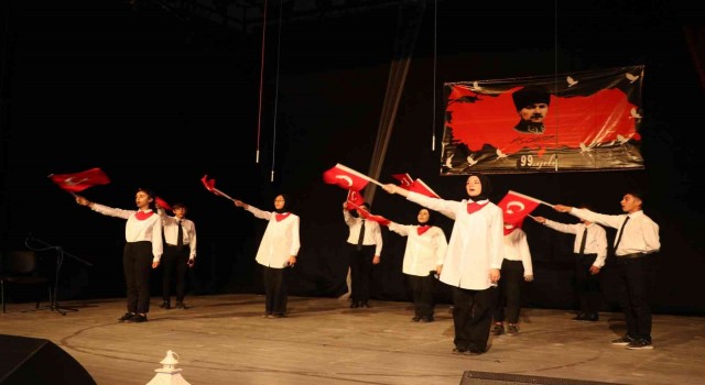 Bitlisin ilçelerinde Cumhuriyet bayramı kutlamaları