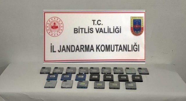 Bitliste 22 adet kaçak cep telefonu ele geçirildi