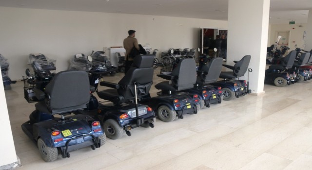 Bitliste 70 bedensel engelliye elektrikli ve akülü araç dağıtıldı