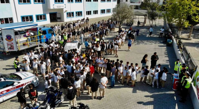 Bodrumda öğrencilere uygulamalı emniyet kemeri eğitimi verildi