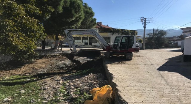 Börezli Deresinden bin 500 ton balçık ve çöp çıktı