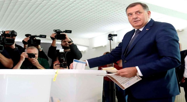 Bosna-Hersekte ayrılıkçı Bosnalı Sırp lider Dodikin seçim galibiyeti onaylandı