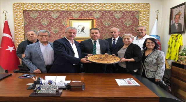 Boşnaklardan Kaymakam Kapankayaya Boşnak börekli ziyaret