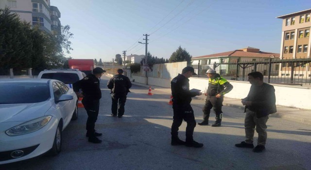 Bucada okul önlerinde sıkı denetim