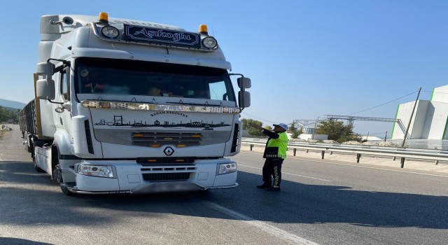 Burdurda trafik denetiminde sürücülere ceza yağdı