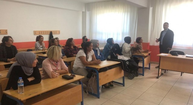 Burhaniyede 185 kişi Aile Okulu Eğitimini tamamladı