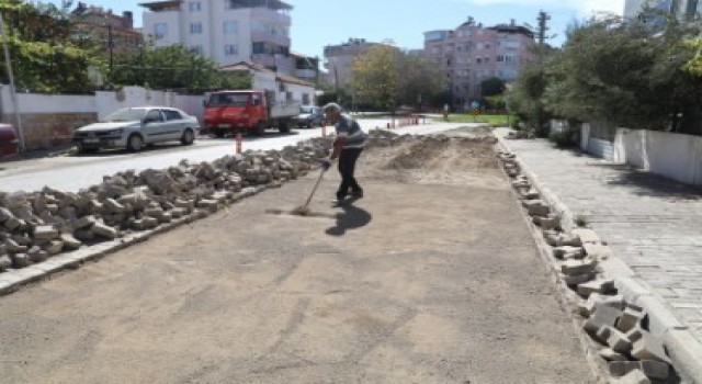 Burhaniyede yol yapım çalışmaları aralıksız devam ediyor