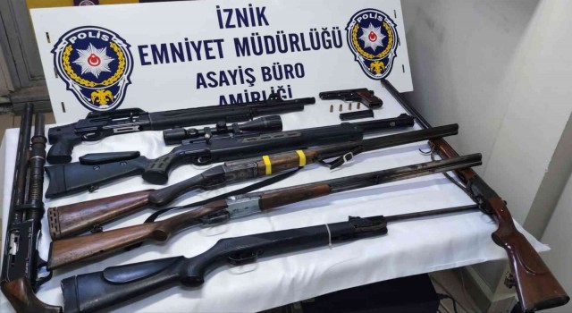 Bursada çok sayıda ruhsatsız silah ele geçirildi