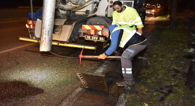 Bursada mazgallar gece temizleniyor