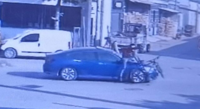 Bursada otomobil ile çarpışan bisikletin sürücüsü böyle havalandı
