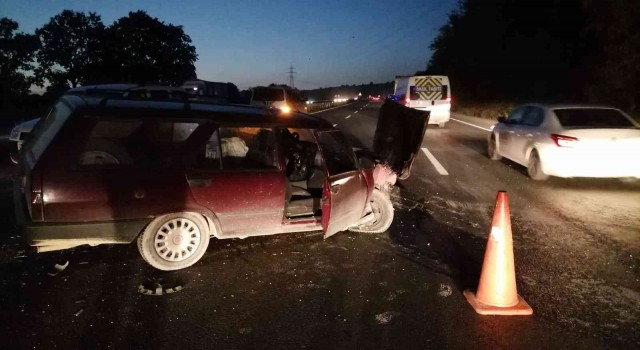 Bursada otomobil ile hafif ticari araç çarpıştı: 4 yaralı