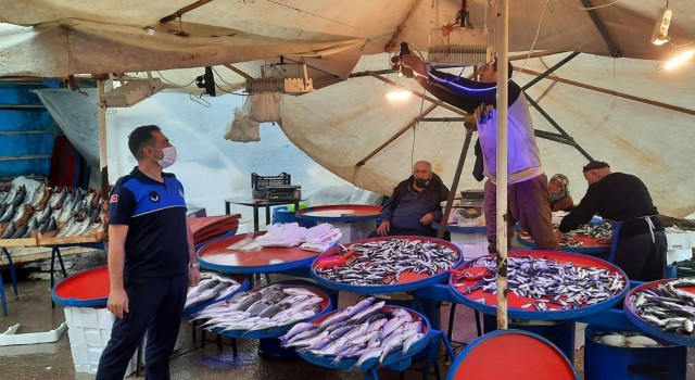 Bursada zabıtadan pazarcılara hileli ışık cezası