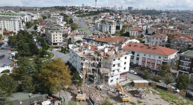 Büyükçekmece Belediye Başkanı Akgünden Büyükşehir Belediye Meclisine tepki