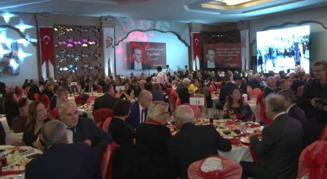 Büyükçekmecede Cumhuriyetin ilanının 99uncu yıl dönümünde Cumhuriyet ve Atatürk konulu söyleşi düzenlendi