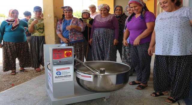 Büyükşehirden Serike hamur yoğurma makinesi desteği