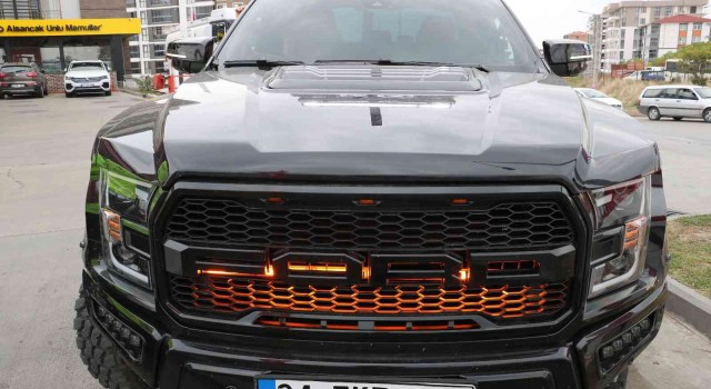 Çakarlı lüks aracın cezası ağır oldu