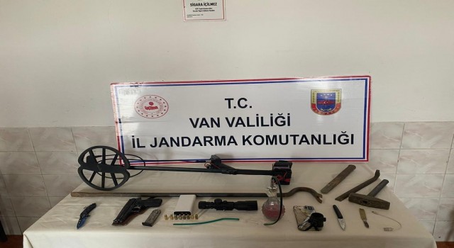 Çaldıranda ruhsatsız kazı yapan 3 kişi yakalandı