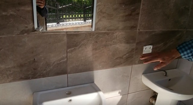 Caminin musluklarını 8. kez çalan hırsız tutuklandı
