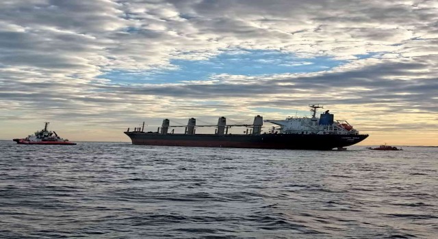 Çanakkale Boğazında boş dökme yük gemisi makine arızası yaptı