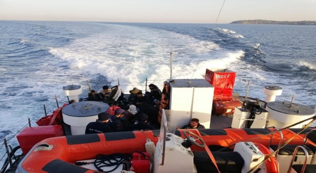 Çanakkalede 34 göçmen ve 1 göçmen kaçakçısı yakalandı
