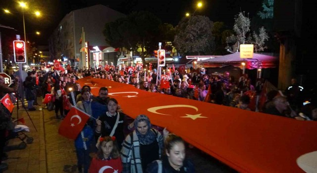 Çanakkalede meşaleler Cumhuriyet için yandı
