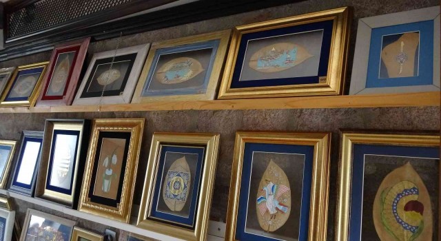 Çanakkalenin simgelerini yaprağa işledi