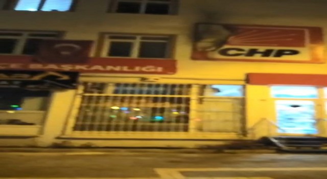 Çankırıda CHP ilçe başkanlığının bulunduğu binaya molotofkokteyli saldırı