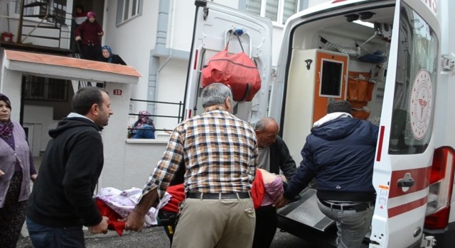 Çatı katına çıkarken düşüp yaralandı