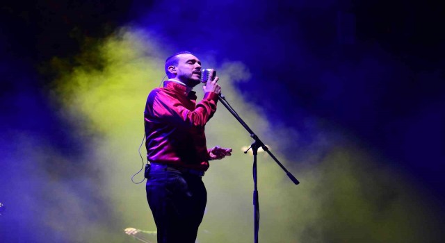 Cem Adrian, Bursa Açık Havada dinleyicileri mest etti