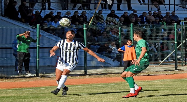 Çeşme Belediyespor, Salihli Belediyesporu 5-0 mağlup etti