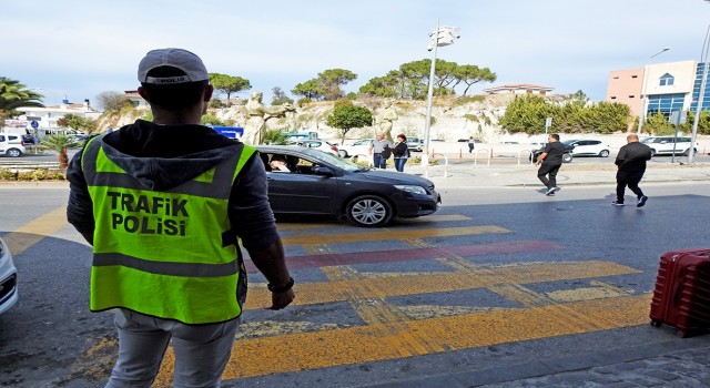 Çeşmedeki yaya önceliği denetlemesinde sürücülere ceza yağdı