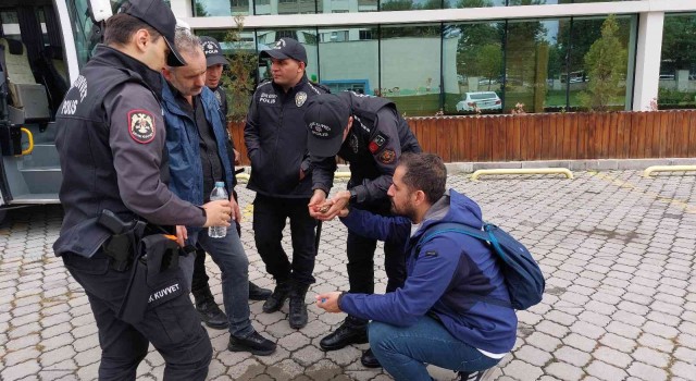 Çevik kuvvet polisi yaralı bıldırcın için seferber oldu