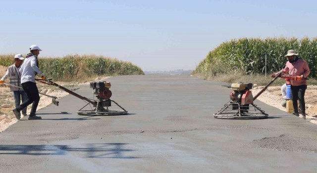 Ceylanpınarda asfalt ve beton yol çalışmaları sürüyor