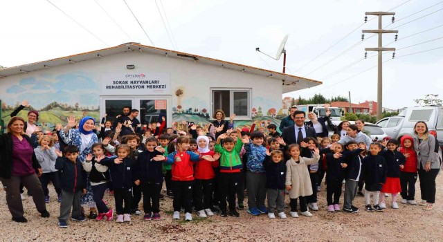 Çiftlikköyde minik eller minik patilerle buluştu