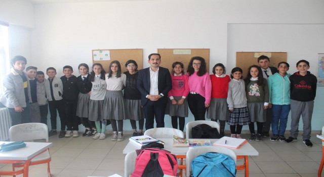 Çıldır Kaymakamı İpekten okullara ziyaret