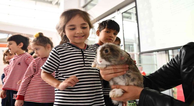 Çocuklara hayvan sevgisi aşılanıyor