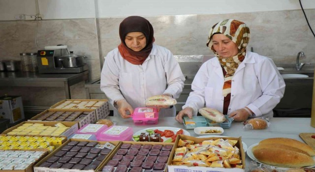 Çocukların beslenme çantalarını belediye karşılayacak