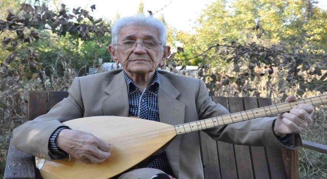 Çocukluk hayali şarkıcılığa 82 yaşında kavuştu