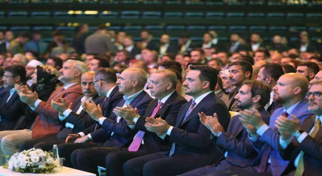 Cumhurbaşkanı Erdoğan: “Bizim ne terör örgütlerine, ne sapkın akımlara kaptıracak tek bir evladımız yok”