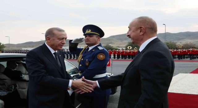 Cumhurbaşkanı Erdoğan, Cebrayılda resmi törenle karşılandı