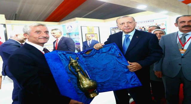 Cumhurbaşkanı Erdoğan Şahinbey standını ziyaret etti