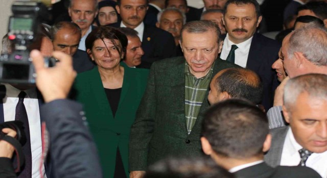 Cumhurbaşkanı Erdoğan, Silvanda ‘Beyaz Melesli Kadınlarla bir araya geldi