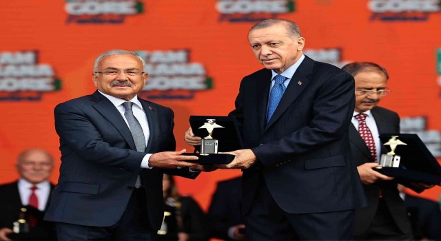 Cumhurbaşkanı Erdoğandan Başkan Gülere ‘Gençlik Ödülü
