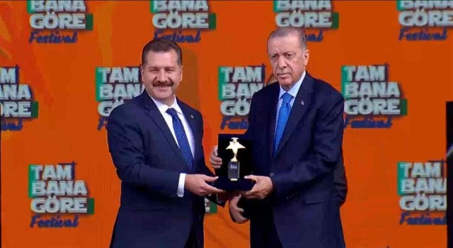 Cumhurbaşkanı Erdoğandan Yücel Yılmaza Genç Belediye ödülü