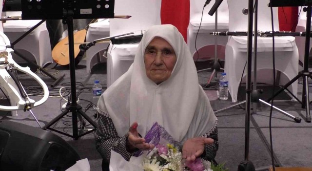 Cumhuriyet ile aynı yaşta olan Yaldız nineye vefa örneği