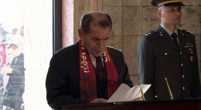 Cumhuriyetin 100. yılı için Galatasaray Yönetiminden Anıtkabire ziyaret