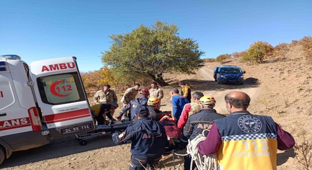 Dağda ayağı kırılan vatandaşı AFAD ekipleri kurtardı